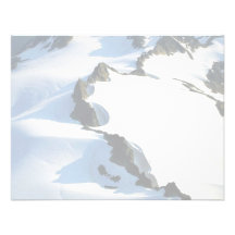 Schneebedeckte Bergspitzen - Luftaufnahme Einladung