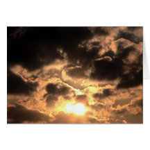 Schöner goldener Sun und dunkle Wolken Karten