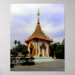 Schrein bei 9 Geschoß Stupa, Khon Kaen Plakat