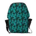 Schwarze Blumen auf aquamarinem Kuriertaschen