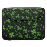 Schwarze irische Kleeblätter Sleeve Für MacBooks