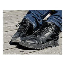 Schwarze Lederstiefel und blaues Jean-Denim Postkarten