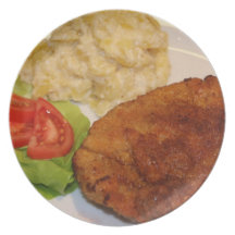 Schweinefleisch Schnitzel mit Kartoffel saladPlate Flache Teller