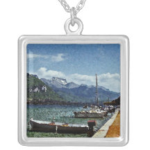 See-Boote und Berge in Annecy Frankreich Amuletten