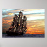 Segeln in Richtung zum Sonnenuntergang Plakate