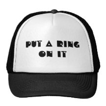 Setzen Sie einen Ring auf ihn Baseballkappen