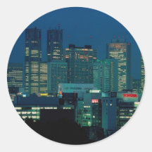 Shinjuku Skyline an der Dämmerung, Tokyo, Japan Runder Sticker