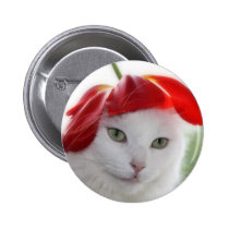 Sie trug einen Hut, der wie eine Tulpe geformt wur buttons