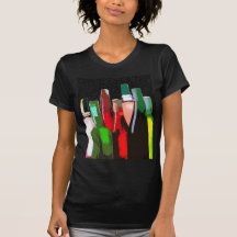 Sieben Flaschen Wein auf der Wand T-shirts