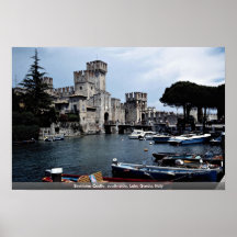 Sirmione Schloss, Südseite, See Garda, Italien Plakat