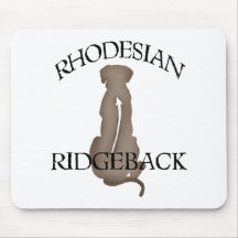 Sitzendes Rhodesian Ridgeback mit Text Mauspads