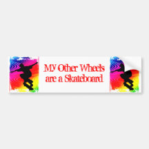 Skateboarding auf Regenbogen-Schmutz Auto Sticker