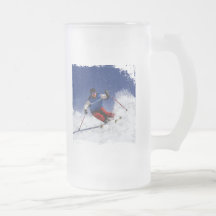 Ski, der hinunter den Berg läuft Tasse