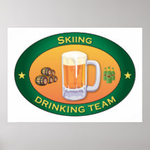 Ski fahrendes trinkendes Team Poster