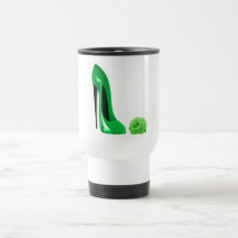 Smaragdgrün-Stilett-Schuh und Rose Kaffeetasse
