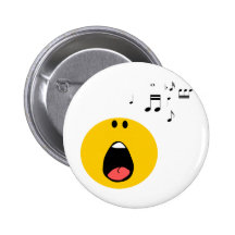 Smiley, der heraus sein wenig Herz singt Anstecknadelbutton