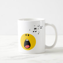 Smiley, der heraus sein wenig Herz singt Kaffeetasse