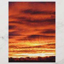 Sonnenaufgang, der durch die Wolken späht Flyerdesign