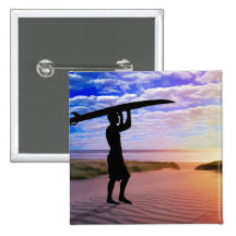 Sonnenuntergang-Surfer-Sand u. Wolken Anstecknadelbuttons