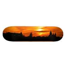 Stadt-Silhouette an SonnenuntergangSkateboard Individuelle Skatedecks