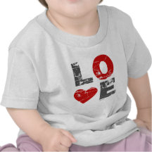 Städtisches romantisches des Vintagen Liebe-Herz-V Tshirt