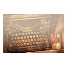 Steampunk - gerade eine gewöhnliche Schreibmaschin Büropapier