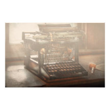 Steampunk - Schreibmaschine - eine wirklich alte S Bedrucktes Papier
