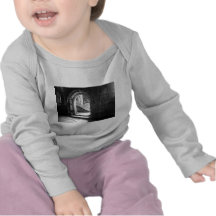 Stein-Treppe-in-Brunnenabtei T-shirts