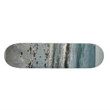 Steine auf Strand-Ufer Skateboard Bretter