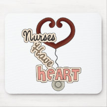 Stethoskop-Krankenschwestern haben Herz-T-Shirts u Mousepads