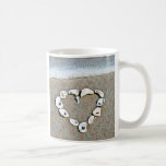 Strand-Herz im Seashells-romantischen Entwurf Tee Tasse