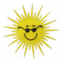 Sun mit Sonnenbrille stickte das T-Shirt der Männe