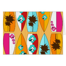 Surfbretter auf dem Promenaden-Sommer-Strand-Thema Karte