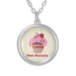 Süßer kleiner Kuchen und Schnurrbärte Schmuck