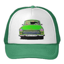 Trabant-Auto im Grün, Berlin Trucker Kappe