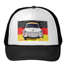 Trabant-Auto und deutsche Flagge, Berliner Mauer Retromütze