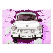 Trabant-Auto und rosa/lila Berliner Mauer Ankündigungskarte