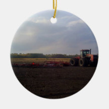 Traktor, der nachdem dem Bebauen stillsteht Weinachtsornamente