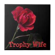 Trophäe-Ehefrau-Rosen-Fliese
