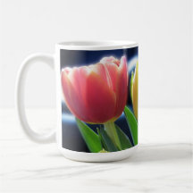 Tulpe-Blumen, die Becher trinken Teetassen
