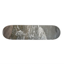 Ufer von Brownfelsen und -sand Personalisiertes Deck