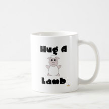 Umarmbare weiße Schafe umarmen ein Lamm Kaffeetassen