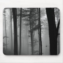 UNHEIMLICHES BAUM- DES WALDESBlätter B&W Mousepads