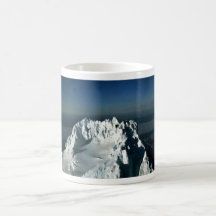 Unimak Insel, Isanotski ragt Vulkan empor Teetasse