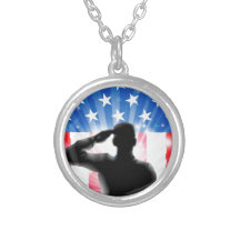 US-Flaggenmilitärsoldat, der in der Silhouette beg Amuletten
