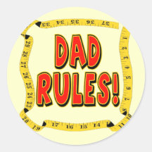 Vati ordnet Geschenke für ihn an Runder Sticker