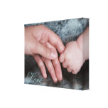Vati u. Baby, die HandLeinwand-Druck halten Gespannter Galerie Druck