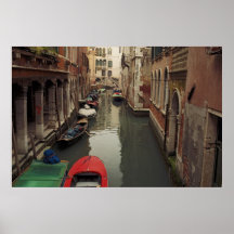 Venedig-Kanal mit rotem Boot Posterdruck