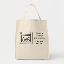 Verärgerte Katze sieht eine andere Katze Tasche