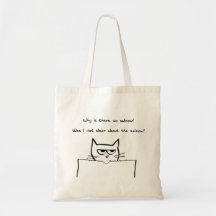 Verärgerte Katze verlangt Lachse Tragetasche